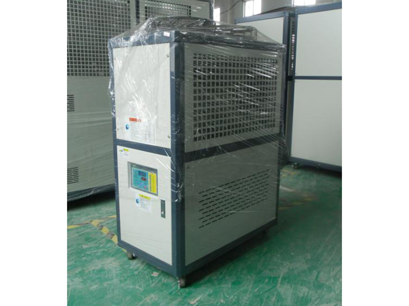 工業冷水機