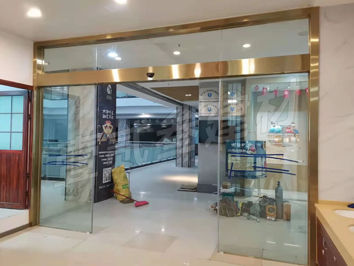 南宁巢鸿商业中心自动玻璃门