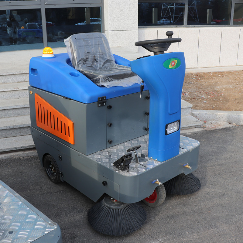 TY-1200 型驾驶式扫地车