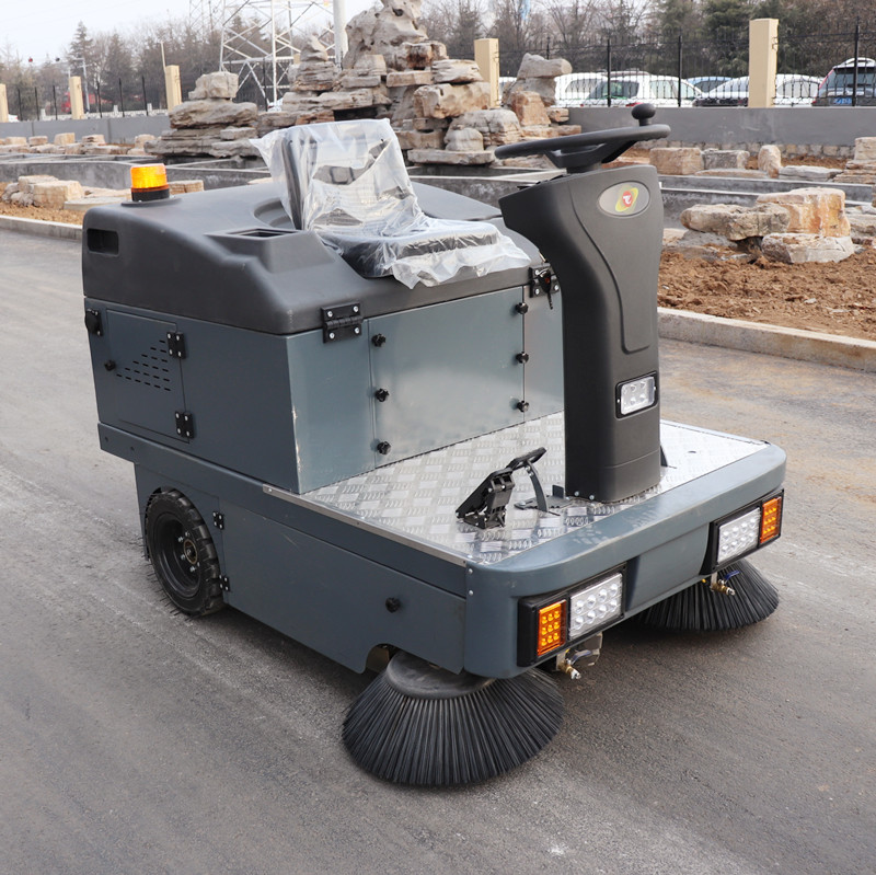 TY-1400 型电动扫地车