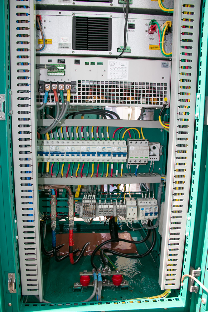 充電柜體清洗后