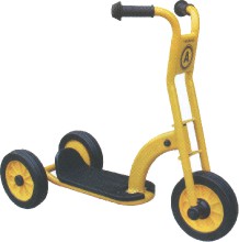 幼儿三轮滑板车