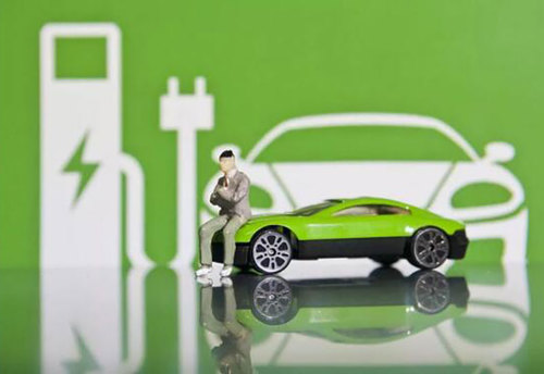 工信部：完善新能源汽車使用環節優惠政策。