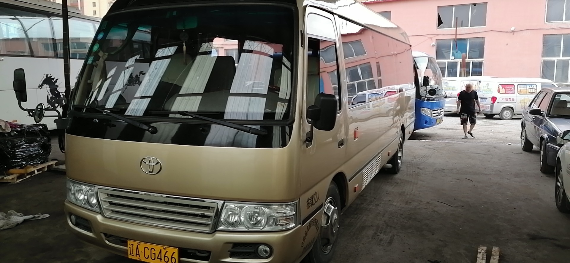 沈阳顺达大巴车租赁公司，提供大巴中巴车5至55座包车接送服务，可去全国联系电话（微信同步）：18640157998，彭经理 服务项目：单位通勤，会议，旅