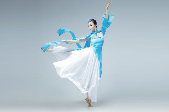 面向4-15歲少兒，它在原有中國舞訓練基礎上，加入更多芭蕾基訓，使課程更加精細、全面、安全、效果更加顯著。 