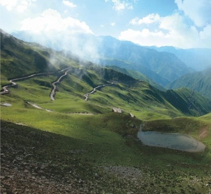 �A金ㄨ山公路（海拔4100米）