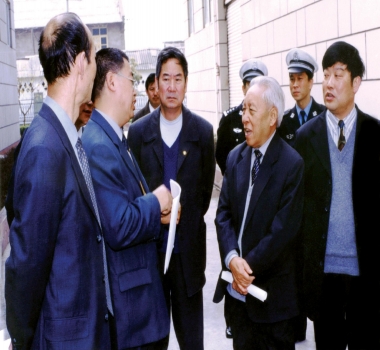 全国政协副主席杨汝岱（右2）、原雅安市政协主席苟颜云（中）到我公司视察
