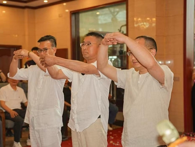 文脉不断如长江，艺德长存似泰山，传承夏布画技艺，弘扬非遗文化——中国夏布...