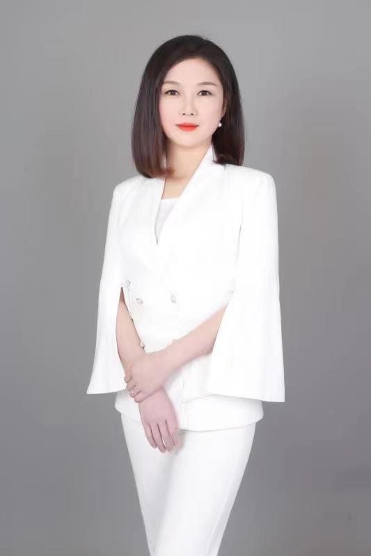心理咨询师。流派：正念、积极心理学、NLP
擅长：婚姻家庭、亲密关系、亲子教育、个人成长
风格：
寄语：今生得见，很庆幸。生命美好，人间值得，你值得!