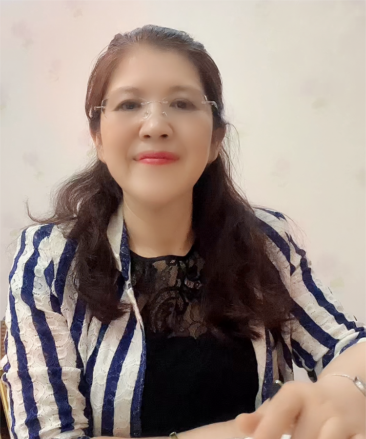 心理咨询师 主要流派：认知行为及人本主义。
擅长：婚姻家庭、情绪压力、亲子教育、亲密关系.
风格：温暖、亲切、抱持
寄语：我和你一起去寻找你内心隐藏的力量，我愿成为你前进路上的那束光。