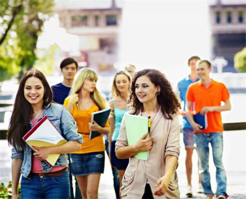 50岁，儿子读小学，我大学刚毕业……杭州老爸：多学习总比打牌好