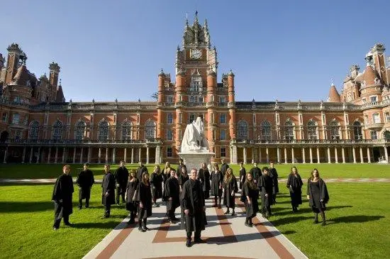 英国两男子赤身裸体在马来西亚丛林生活三周