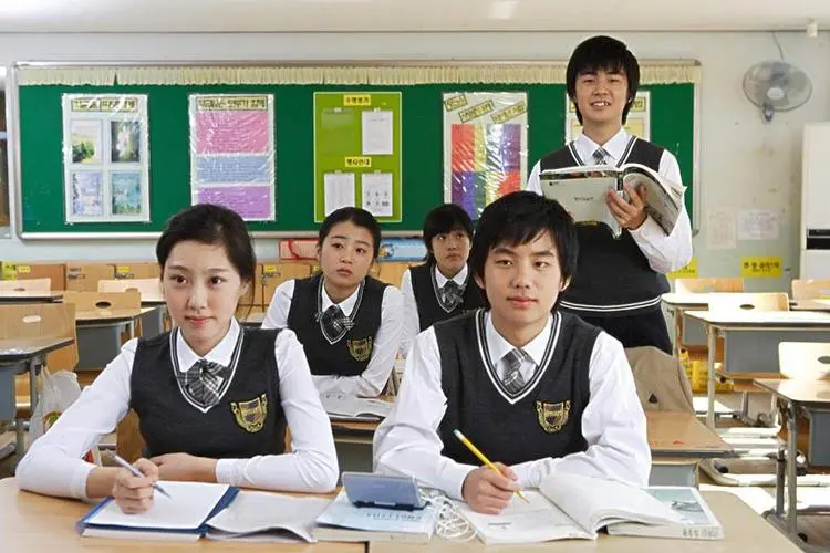 蛋壳公寓联合人民在线、微博等发布《2019大学毕业生租住数据报告》