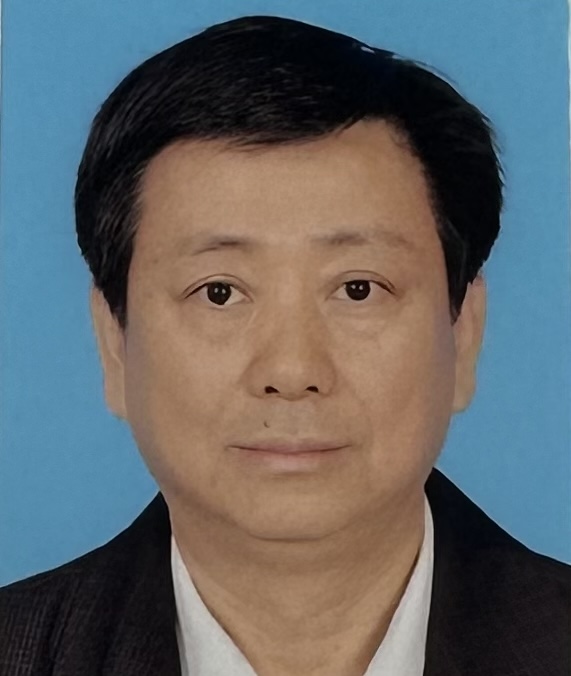 法律专业素质好，具有独立办理重大、复杂经济案件和刑事案件的能力。