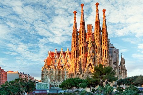 spain-barcelona-top-attractions-basilica-sagrada-familia