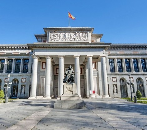 A truly world-class museum, the Museo Nacional del Prado has a collection of more than 8,000 paintings and 700 sculptures. Among its extensive assortment of artworks are many masterpieces, including celebrated paintings that rival the most famous works of the Louvre Museum in Paris.