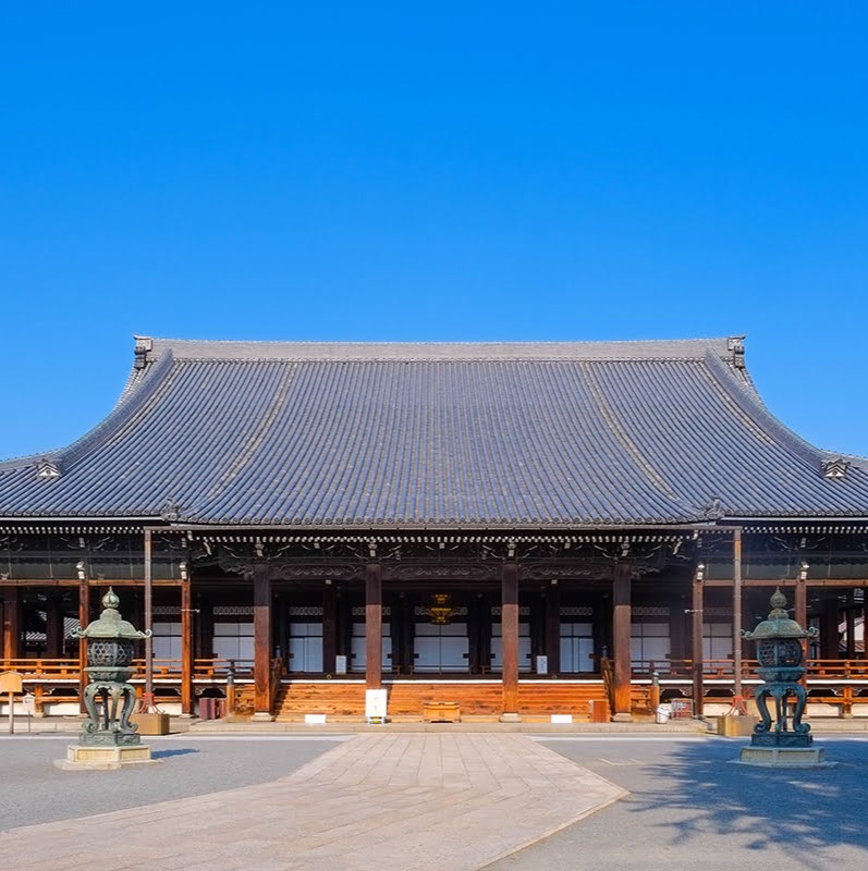 Nishi Honganji Temple is one of two temples dedicated to the sub-sect of Shin Buddhism, with the other being Higashi Honganji Temple, which is also located in Kyoto. Established in 1591, many of the buildings of the Nishi Honganji Temple have survived from the early 17th and 18th centuries, making this a great destination architecture lovers who are looking to experience historical Japanese architectural styles. This temple is also a designated UNESCO World Heritage Site and serves as the head temple for its sect.
