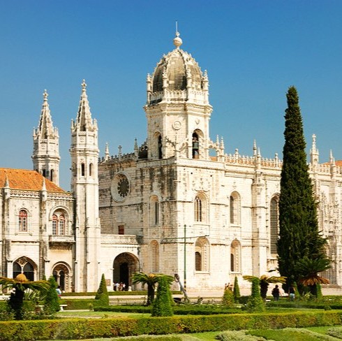 World Heritage Site, one of the 7 Wonders of Portugal, the most magnificent monastery in Portugal. Great architecture that took 100 years to build in the heyday of Portugal. Belém is synonymous with Portugal's golden Age of Discovery. It's from the shores of this Lisbon suburb that intrepid navigators set sail in the 15th and 16th centuries on long and perilous voyages to chart unknown waters and map new territories.