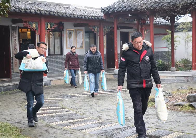 2c420293774451d04745f45536c686c9