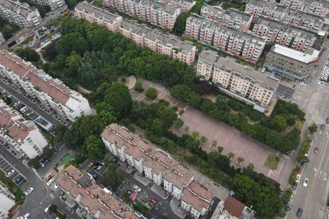 17034670754889cea31c058c29c09