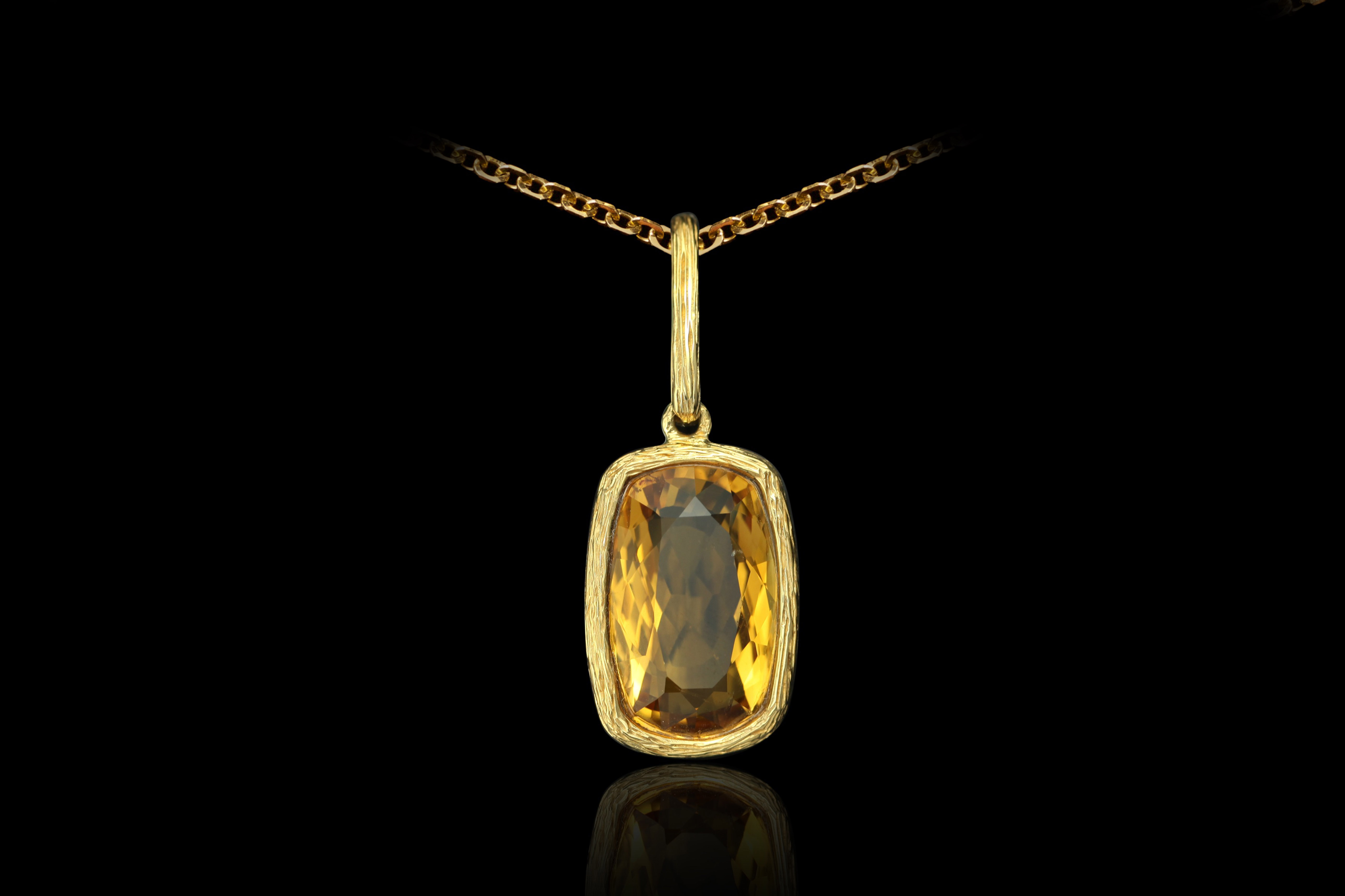 Rectangular yellow crystal pendant of 18K gold (excluding necklaces)