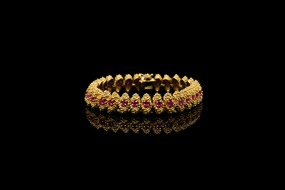 Vintage 18K Yellow Gold and Natural Ruby Bracelet