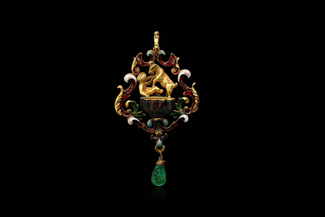 17th Century 18K Gold, Enamel & Emerald Pendant