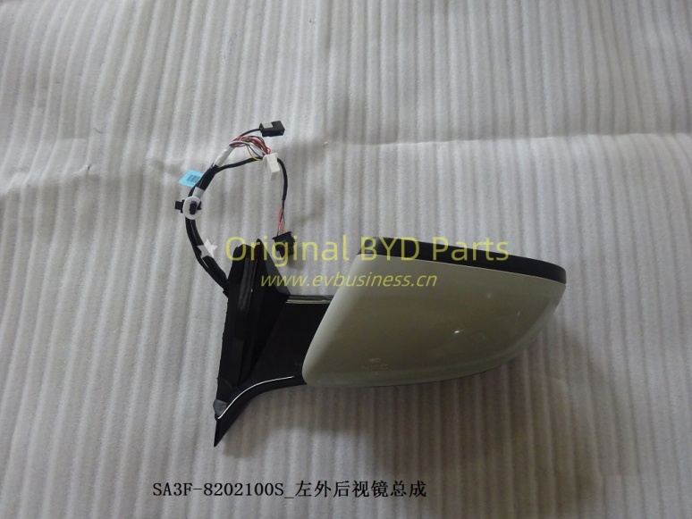 Left external rearview mirror
