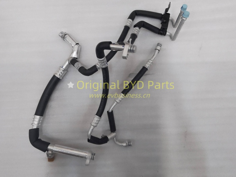 Compressor suction pipe assembly