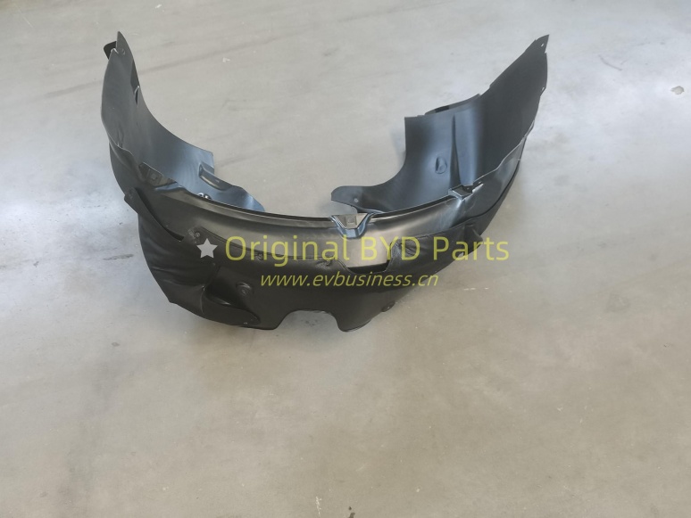  Front wheel fender,left
