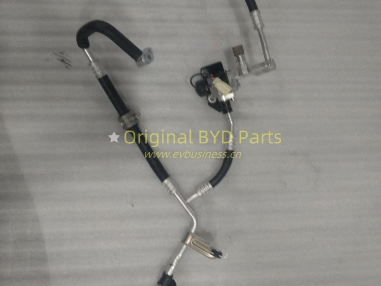 Compressor suction pipe assembly