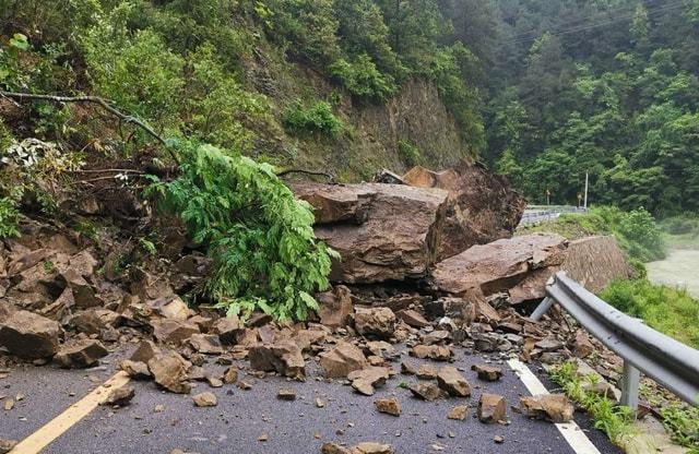 平台汇集各地、各部门感知信息，构建全域覆盖的感知监测网络，包含三维建模、雷达系统、探测仪等科技技术，实现对灾害事故易发多发频发地区和高危行业领域全方位、立体化、无区动态监测......
