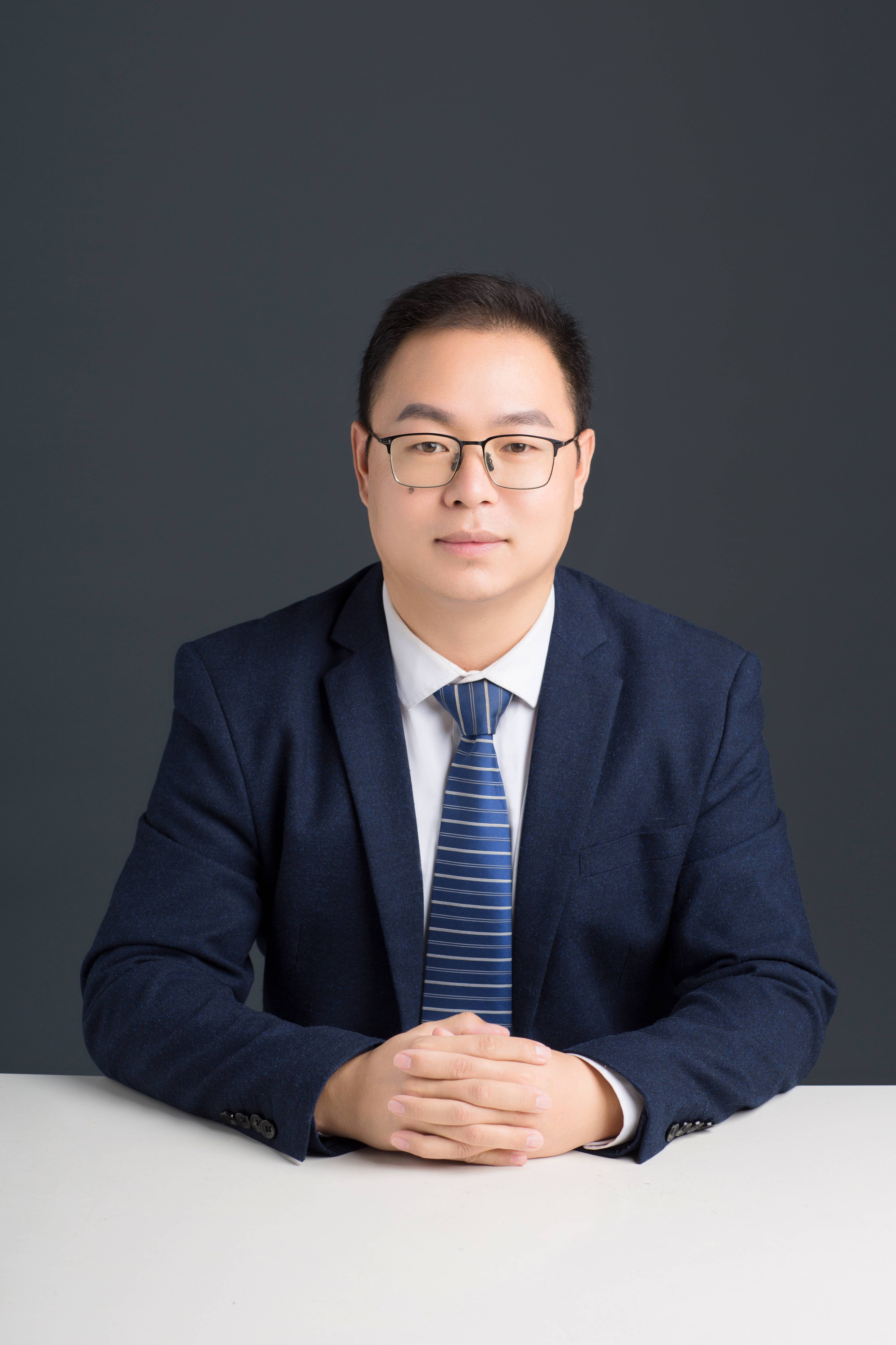 重大疑难案件中心主任——刘法根