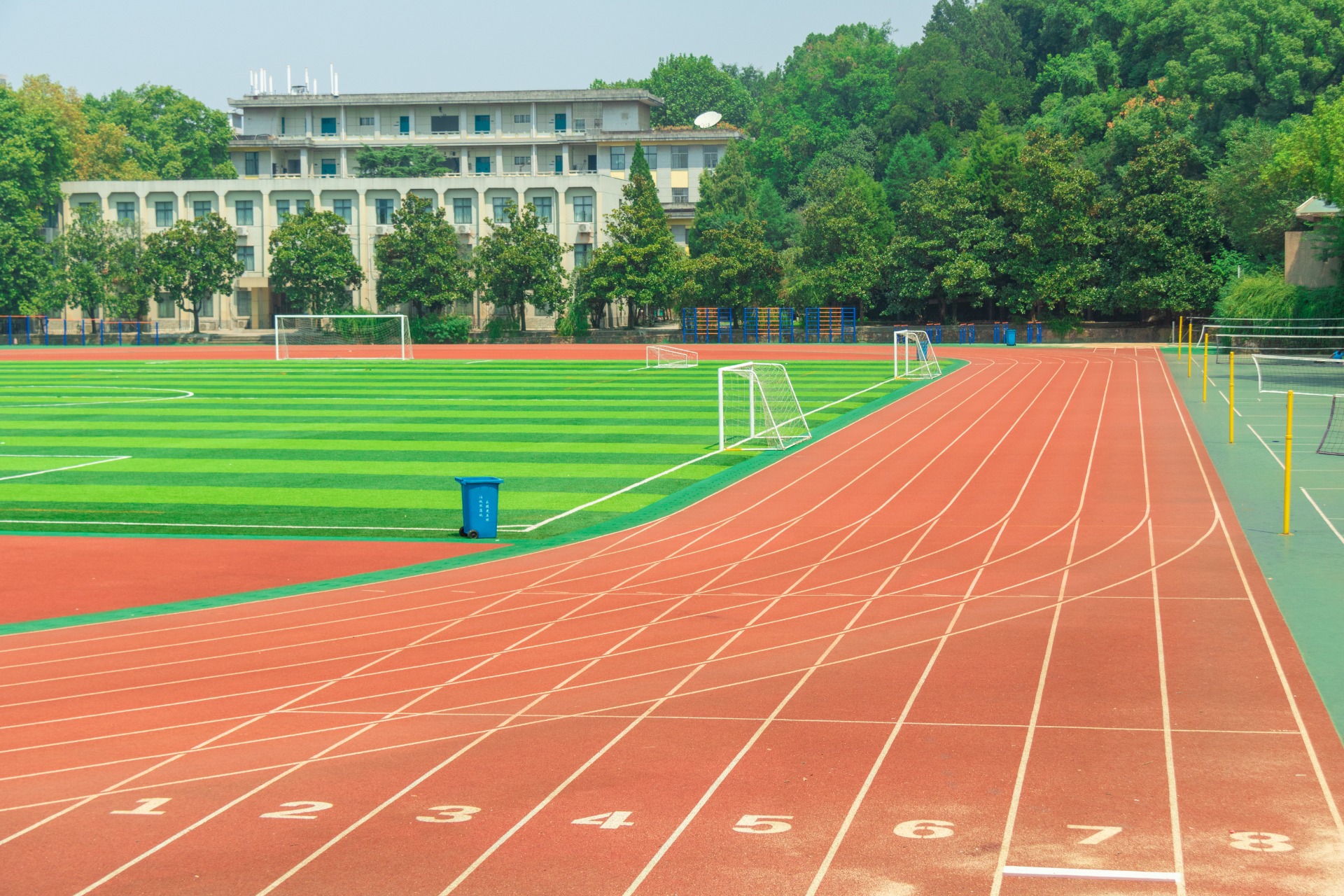 武术商学院,智慧体育网络学习平台,专业顶尖保镖孵化基地,全国武术教练培训基地。