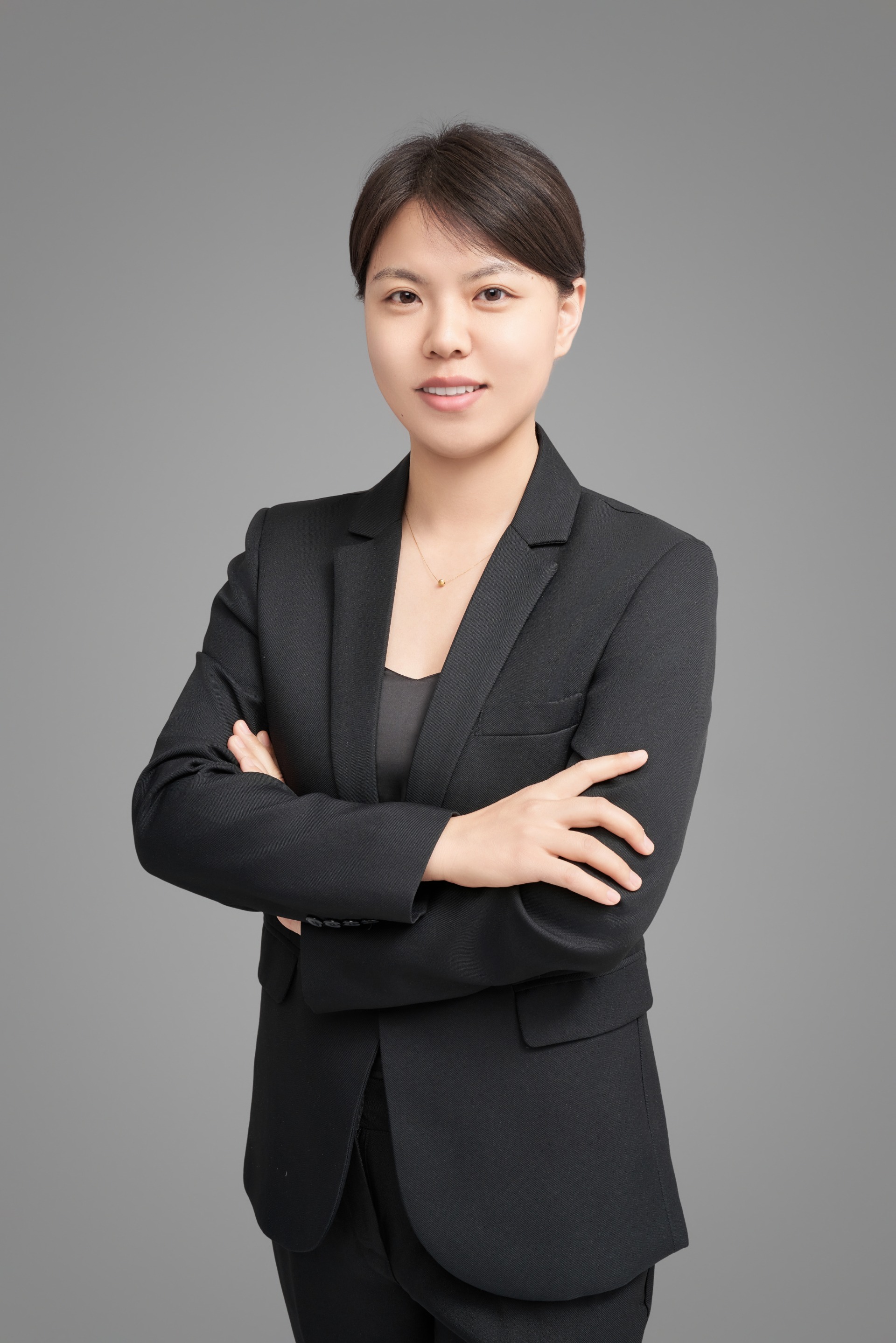 高中地理老师，毕业于河南师范大学。多年担任高中地理教学工作，熟悉本学科课程标准及高考重点和能力要求，带过多年重点毕业班，所教学生在高考中取得优异成绩。曾任高中地理教研组组长，连续多年被评为校级优秀教师、教学标兵等，荣登学校骨干教师光荣榜。