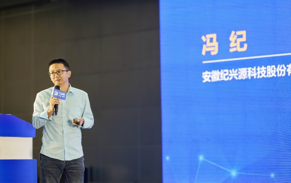 展会期间，中玻联合总经理冯纪受邀发表主题演讲