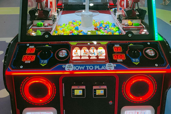 Install a card reader on your gaming device, and you don't need to put in game currency, swipe your card or scan the QR code to deduct the fee.
