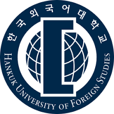 韩国外国语大学（简称 “韩国外大”）1954 年由韩国政府创办，以外语为特色，是 “亚洲翻译家的摇篮”，为 “亚洲校园” 等成员。有 2 校区、9 个研究生院等，开 45 门外语专业。QS 现代语言学全球 28 位，亚洲外语类第一，2025 年 QS 世界 651-660，连续十年韩国国际化第一。