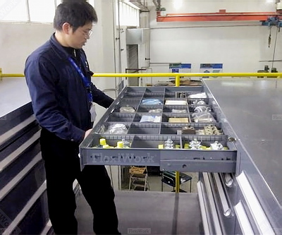 加宽型定制化工具柜用于新能车行业