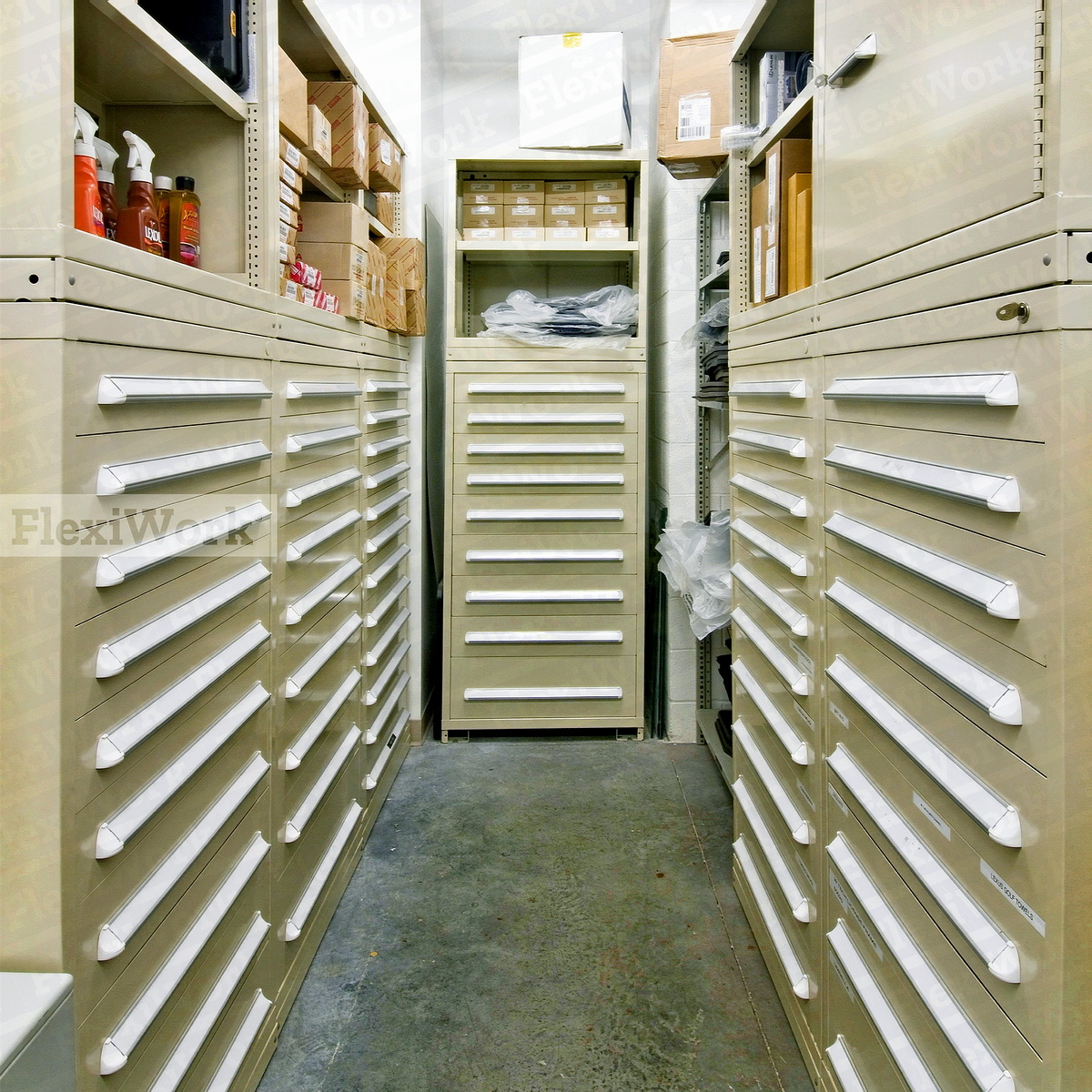 工具室工具柜组合墙