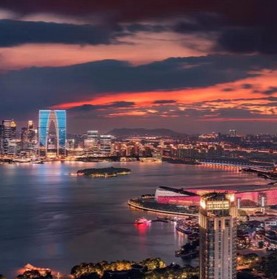 Jinji Lake Scenic Area is located in Jinji Lake business district of Suzhou Industrial Park, and about two thirds of the scenic area, precisely, 7.4 square kilometers，are covered by water. It is lauded as the first “Prototype-zone of National Business Travel” in China.