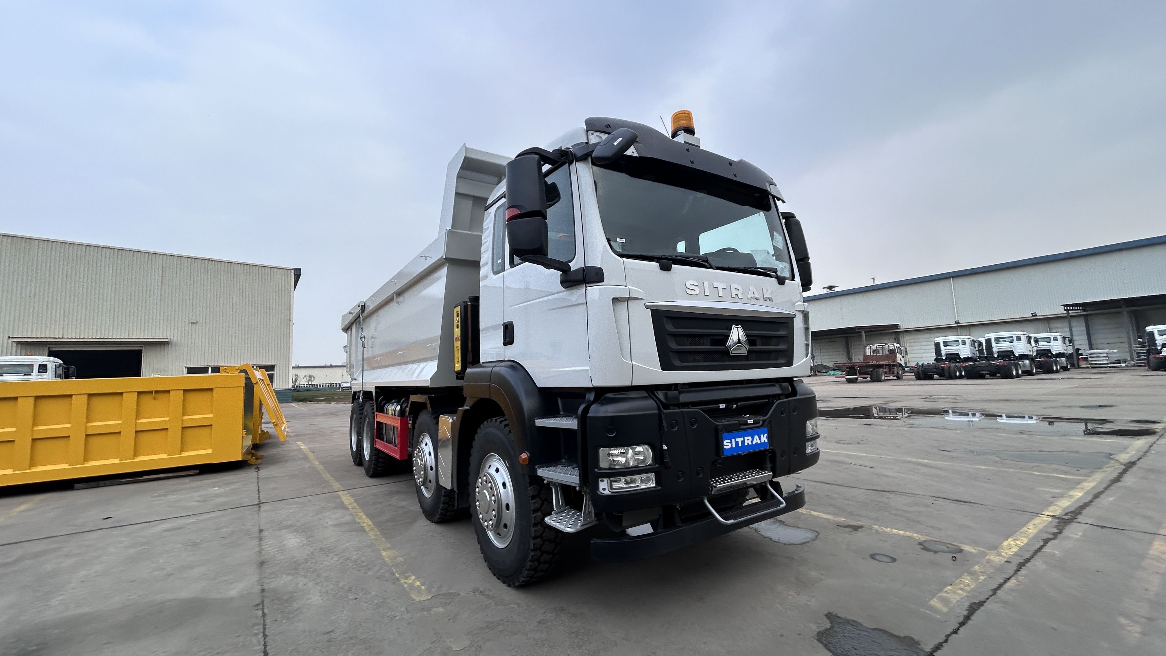 8x4 SINOTRUK SITRAK Dump truck