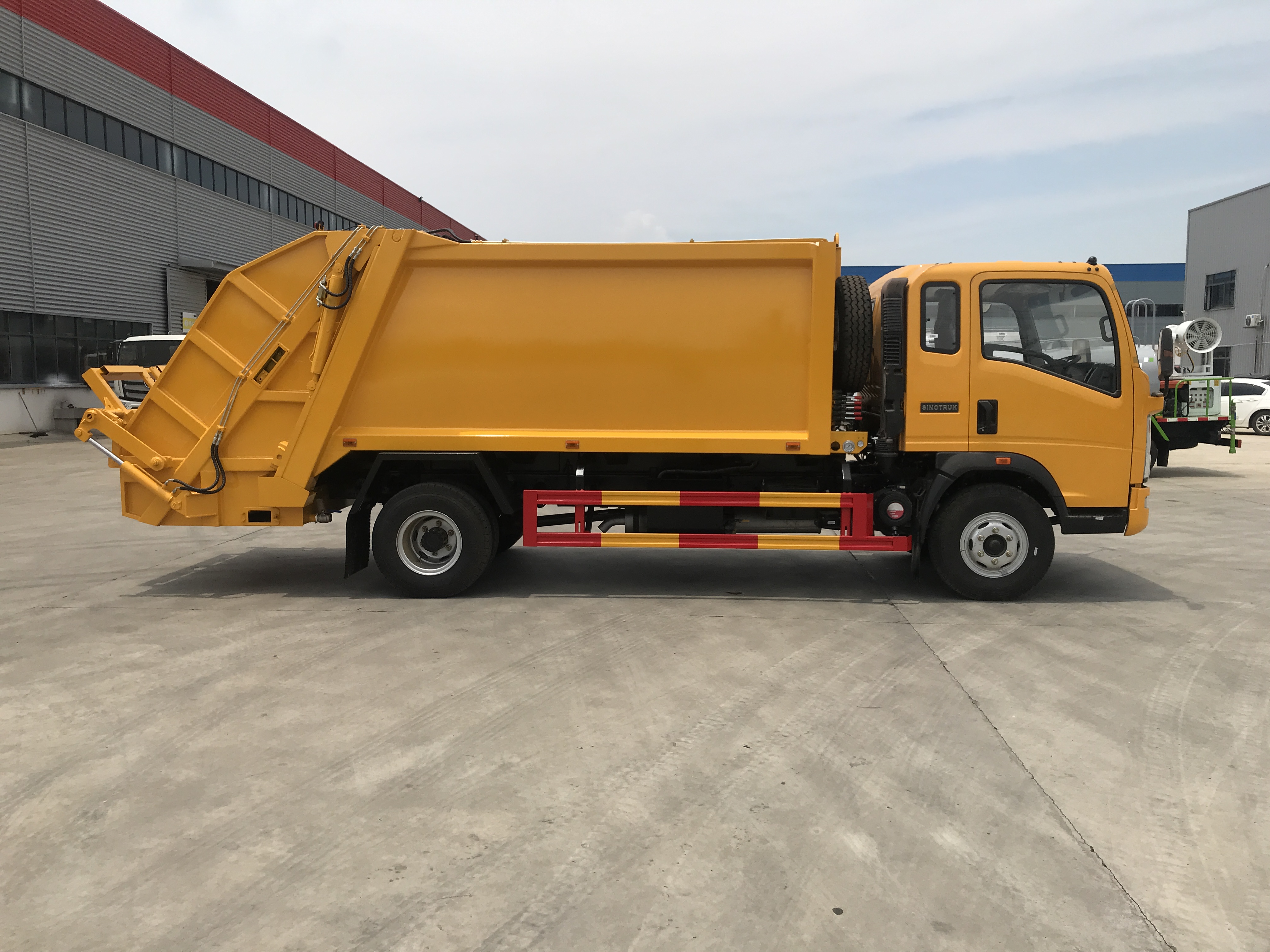 SINOTRUK HOWO 4X2 Garbage Truck