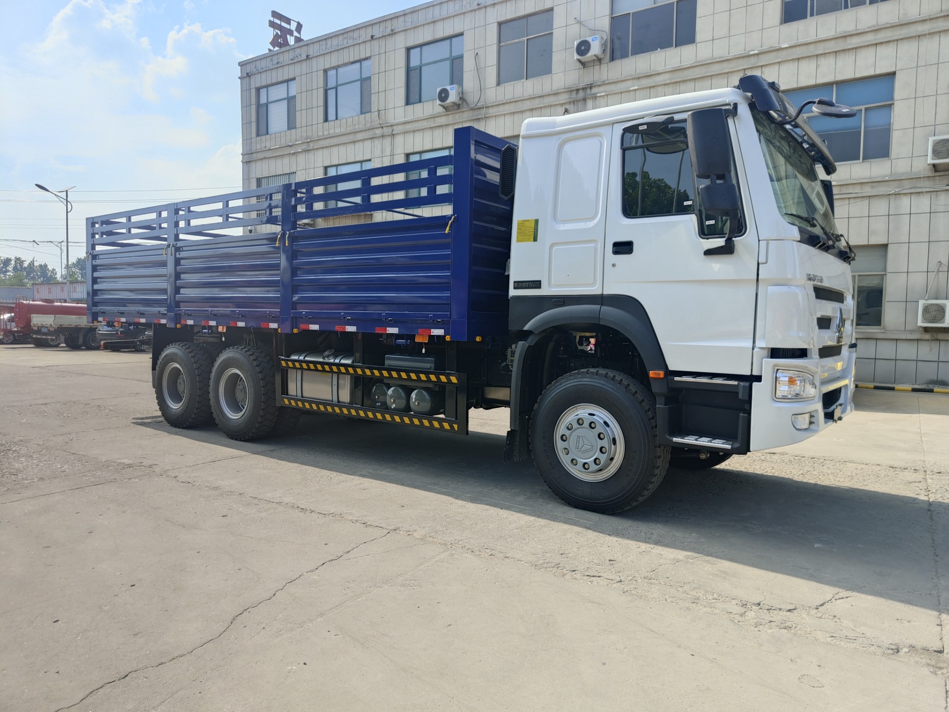 SINOTRUK HOWO 6X4 Fence Cargo Truck