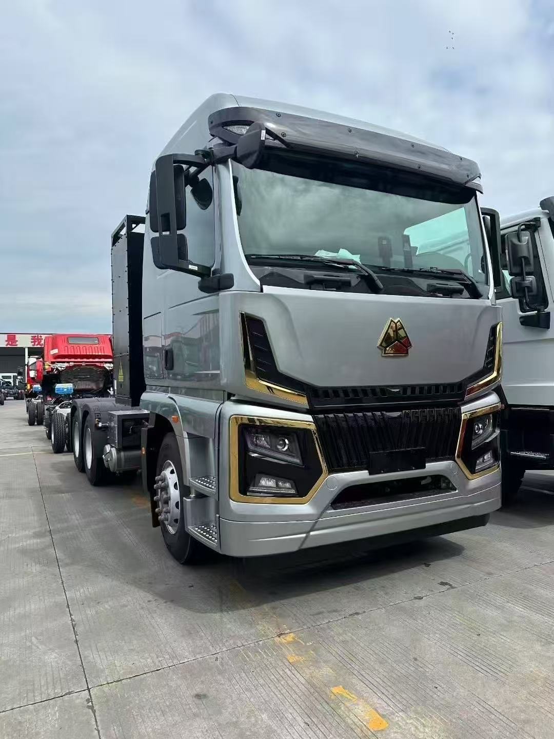 HOWO V9 EV Tractor Truck