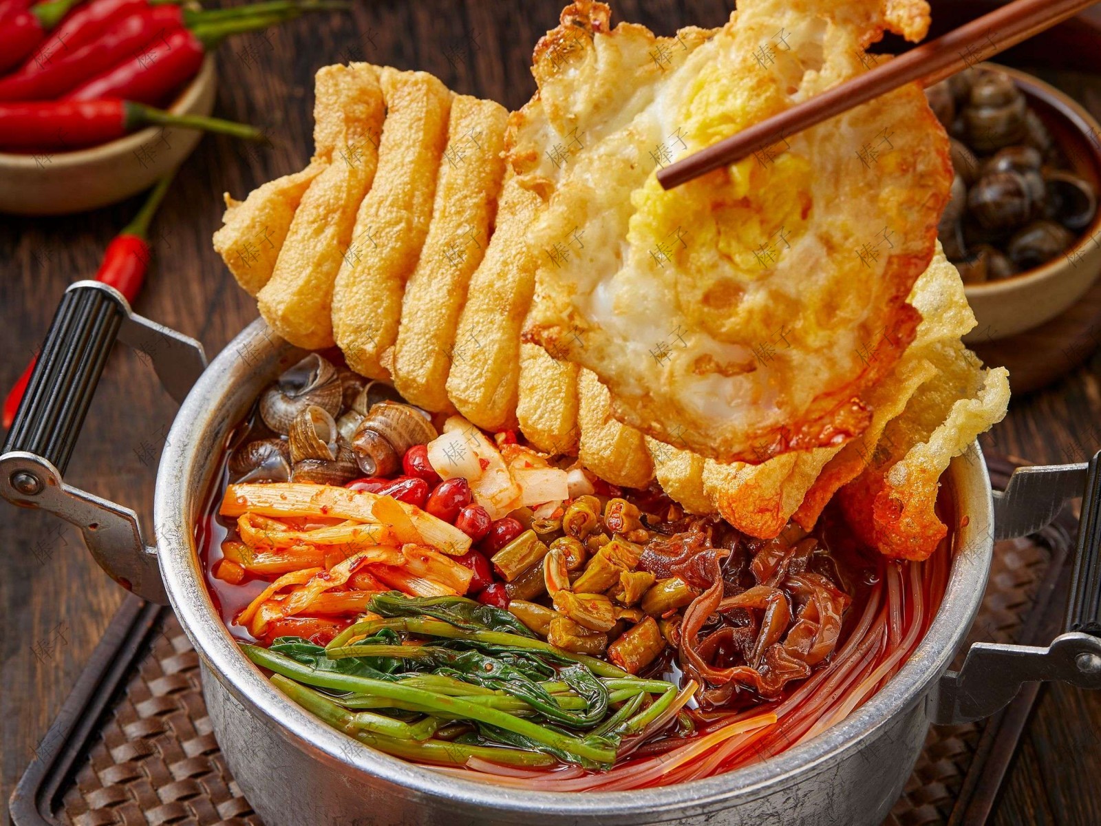 豆腐串+煎蛋螺蛳粉