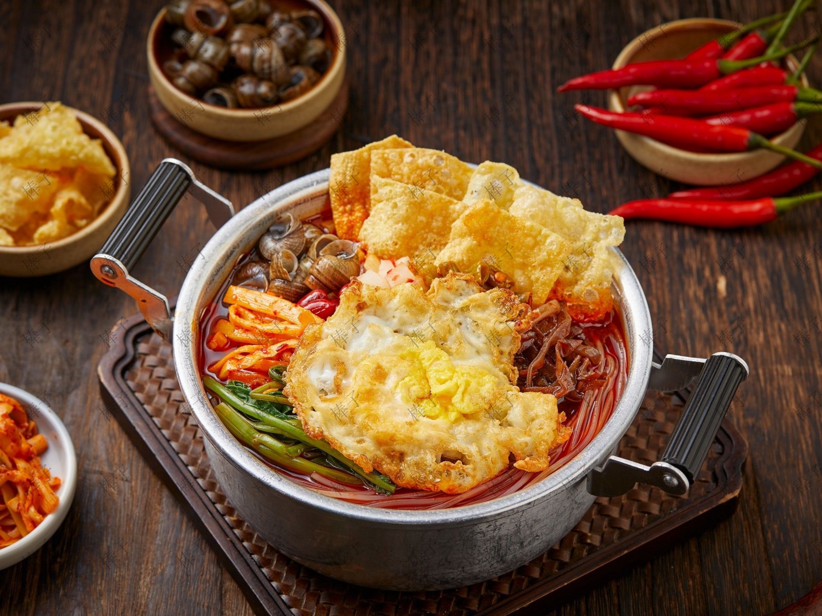 煎蛋螺蛳粉