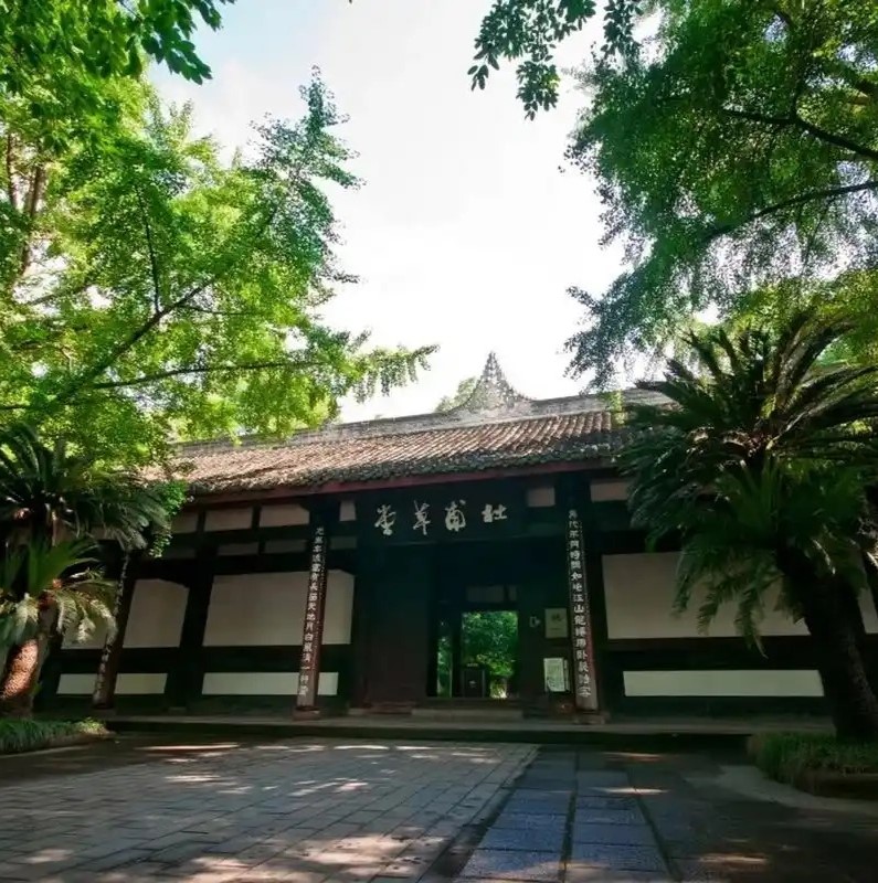Du Fu, a well-known poet of Tang Dynasty, has a strong influence in the field of Chinese poem. Du Fu Thatched Cottage is the former residence of him. The cottage consists of six important parts: the Front Gate, the Lobby, the Hall of poem History, the Water Pavilion, the Gongbu Shrine and the Thatched Cottage. There are exhibits that provide details of Du Fu’s life and work. In addition, statues, stone carvings, paintings, and calligraphies by famous writers of different dynasties are also on display.