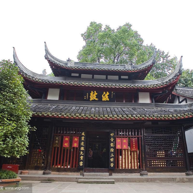 With a history of more than 1,000 years, Wenshu Temple, or Wenshu Temple is the largest and the best-preserved Buddhist temple in Chengdu. It has been a popular destination for visitors and pilgrims alike for centuries. There is a tallest iron pagoda in China near the entrance to the Wenshu Temple, the Peace Pagoda of a Thousand Buddhas. There is a long corridor on the west side of the Wenshu Academy, where many inscriptions are stored. A strong sense of history.