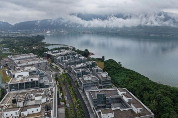 建设单位：深圳市乐土生命科技投资有限公司
工程规模：用地面积112938.86平方米（其中建设用地面积96420.84平方米），允许建设规定建筑面积160088平方米，建筑功能为研发用房、商业建筑、物业服务用房等
工程地点：深圳市龙岗区